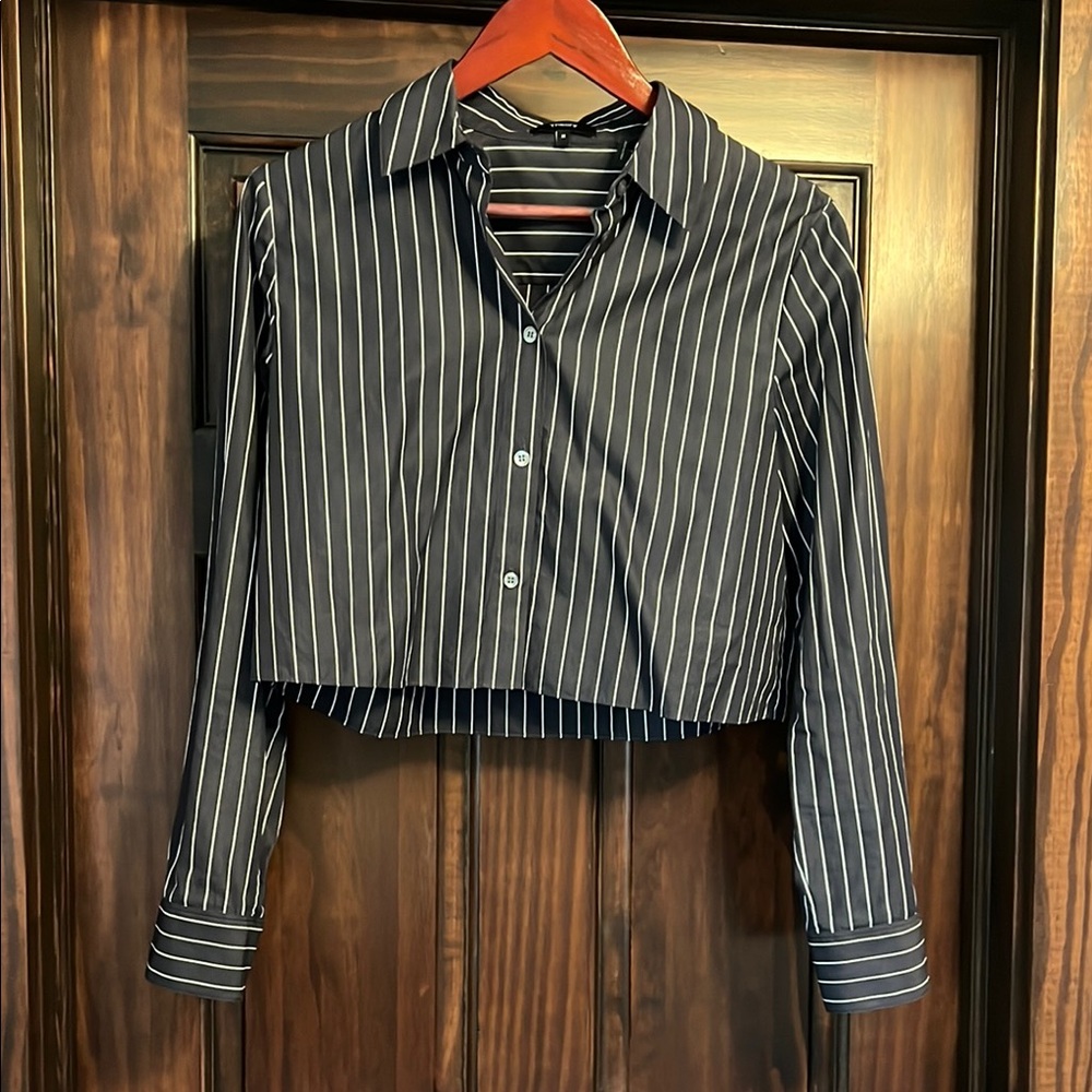 Theory Navy and White Cropped Button Down Shirt